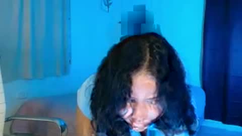 Snapshot of cute_hippo8 chatting on June 15, 11:18 pm cute_hippo8 online show from June 15, 11:18 pm