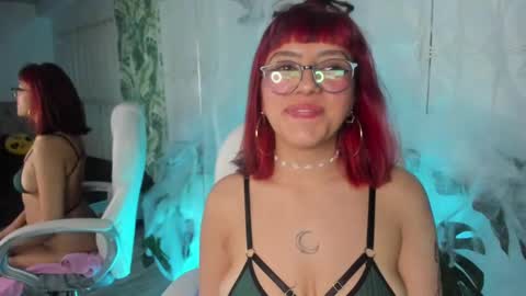 Snapshot of cute_hollywood chatting on October 2, 8:49 pm Sofa online show from October 2, 8:49 pm