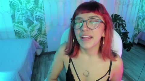 Snapshot of cute_hollywood chatting on November 7, 9:15 pm Sofa online show from November 7, 9:15 pm