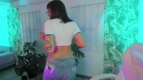 Snapshot of cute_hollywood chatting on November 13, 8:52 pm Sofa online show from November 13, 8:52 pm