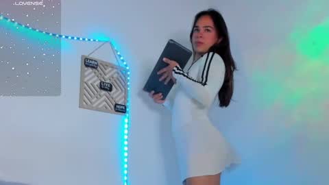 Cute horny1 online show from March 11, 6:00 am