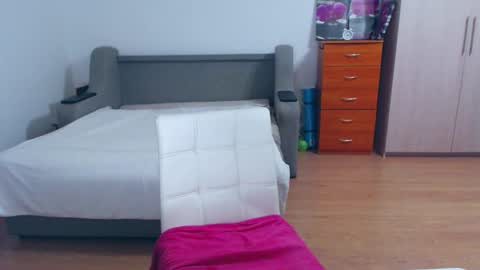 Snapshot of cute_jes chatting on January 18, 5:59 pm cute_jes online show from January 18, 5:59 pm