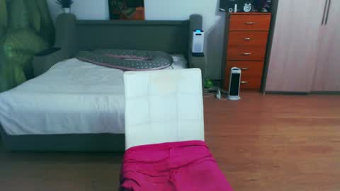 cute_jes online show from May 3, 5:41 pm