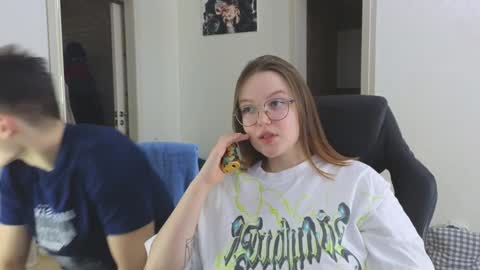 Snapshot of cute_junk chatting on December 28, 8:36 pm Kite and Jack online show from December 28, 8:36 pm