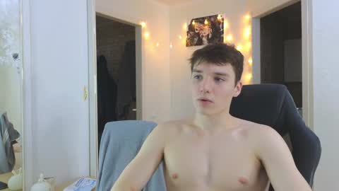 Snapshot of cute_junk chatting on January 22, 1:20 am Kite and Jack online show from January 22, 1:20 am