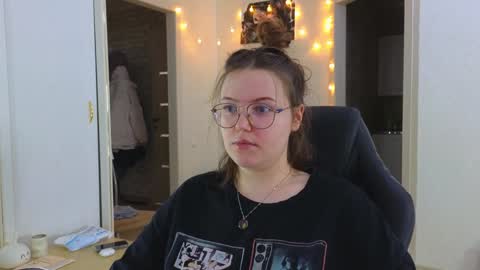 Snapshot of cute_junk chatting on February 7, 1:22 pm Kite and Jack online show from February 7, 1:22 pm