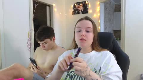 Snapshot of cute_junk chatting on February 25, 5:30 am Kite and Jack online show from February 25, 5:30 am