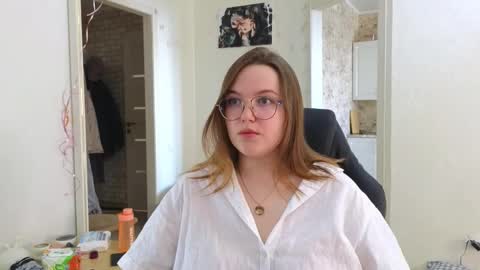 Snapshot of cute_junk chatting on February 28, 5:48 am Kite and Jack online show from February 28, 5:48 am