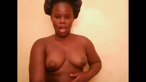 cute_latifah online show from February 18, 10:33 am