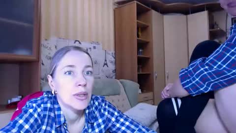 cute_lion_ online show from March 12, 1:17 pm