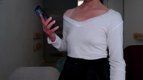 cute_lion_ online show from April 25, 1:03 pm