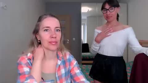 cute_lion_ online show from April 26, 12:14 pm