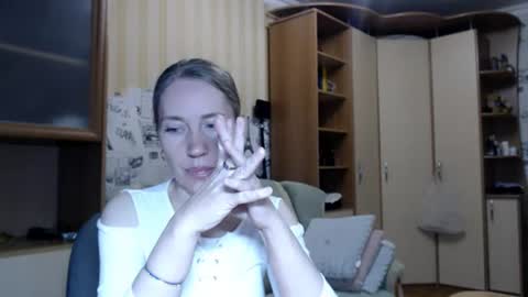 Snapshot of cute_lion_ chatting on June 25, 8:13 pm cute_lion_ online show from June 25, 8:13 pm