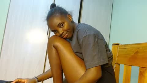 cute_lorna online show from May 2, 3:00 am