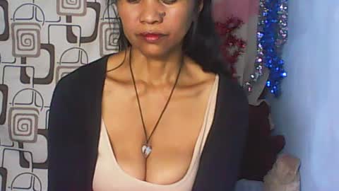 Snapshot of cute_moll chatting on June 21, 1:24 pm murielle online show from June 21, 1:24 pm
