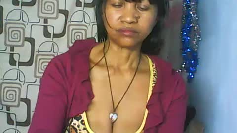 Snapshot of cute_moll chatting on June 24, 6:40 pm murielle online show from June 24, 6:40 pm