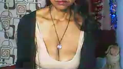Snapshot of cute_moll chatting on August 1, 2:49 pm murielle online show from August 1, 2:49 pm