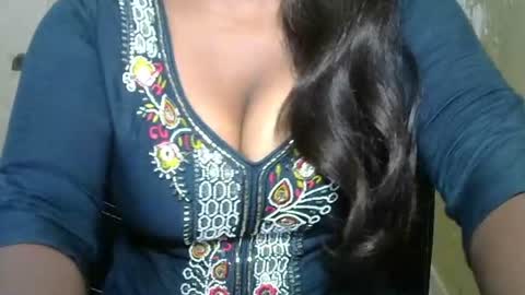 alia online show from April 29, 1:43 am