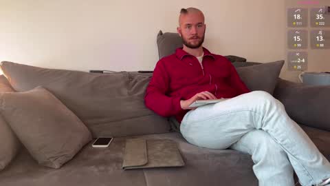 cute_skywalker online show from December 9, 7:06 am