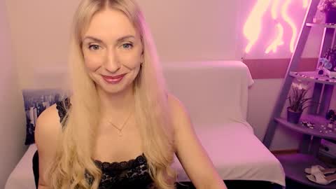 cute_smile_shy online show from February 14, 11:01 pm