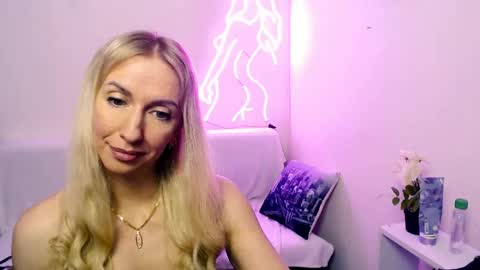 cute_smile_shy online show from April 26, 9:07 am