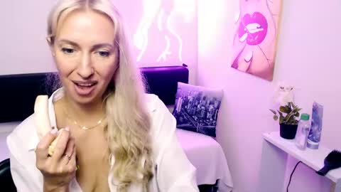 cute_smile_shy online show from July 12, 9:55 am