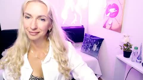 cute_smile_shy online show from July 24, 10:30 pm