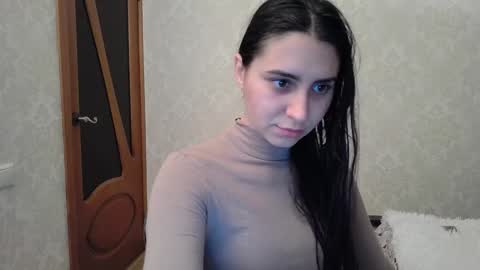 Snapshot of cute_strawberry_ chatting on December 6, 3:00 pm cute_strawberry_ online show from December 6, 3:00 pm