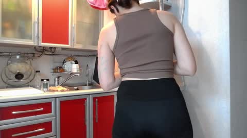 Snapshot of cute_strawberry_ chatting on December 15, 1:22 pm cute_strawberry_ online show from December 15, 1:22 pm