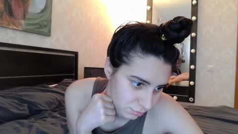 Snapshot of cute_strawberry_ chatting on December 16, 8:09 am cute_strawberry_ online show from December 16, 8:09 am