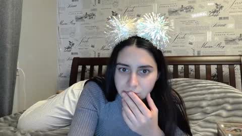 Snapshot of cute_strawberry_ chatting on December 24, 9:28 am cute_strawberry_ online show from December 24, 9:28 am