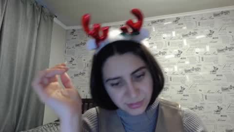 Snapshot of cute_strawberry_ chatting on December 24, 12:55 pm cute_strawberry_ online show from December 24, 12:55 pm