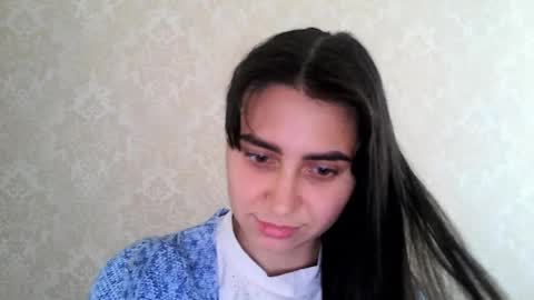 Snapshot of cute_strawberry_ chatting on October 8, 8:12 am cute_strawberry_ online show from October 8, 8:12 am