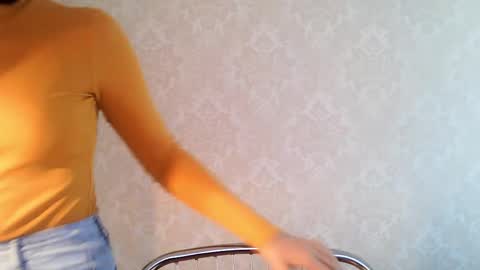 Snapshot of cute_strawberry_ chatting on October 9, 8:12 am cute_strawberry_ online show from October 9, 8:12 am