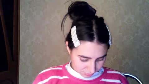 Snapshot of cute_strawberry_ chatting on October 16, 7:26 pm cute_strawberry_ online show from October 16, 7:26 pm
