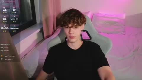 Snapshot of cute_thomas chatting on June 18, 6:45 pm Thomas - online show from June 18, 6:45 pm