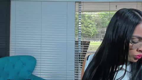 Snapshot of cuteanddesesperate chatting on February 22, 4:40 pm WANNA SEE MORE OF TWINS online show from February 22, 4:40 pm