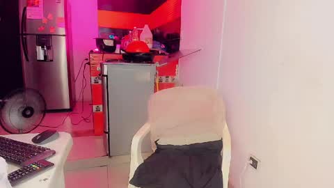 Snapshot of cuteandjoy chatting on March 17, 5:33 am Andrea online show from March 17, 5:33 am