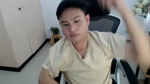 cuteasianlee online show from December 15, 5:34 am