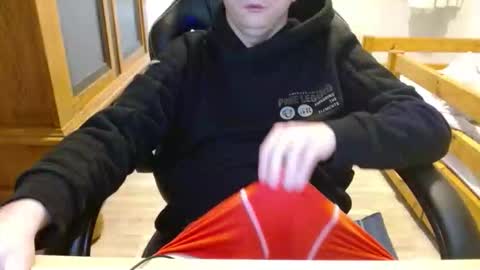 Cuteboy090 online show from April 24, 4:31 pm