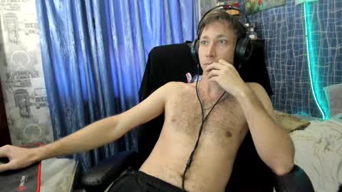 cuteboy228 online show from March 4, 2:53 pm