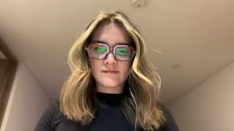 Snapshot of cutebunny_21 chatting on June 18, 12:33 am CuteBunny 21 online show from June 18, 12:33 am
