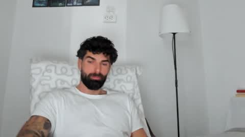 cuteeboy online show from March 4, 5:35 am