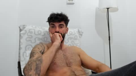 Snapshot of cuteeboy chatting on May 18, 5:52 pm cuteeboy online show from May 18, 5:52 pm