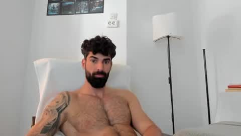 cuteeboy online show from June 19, 5:56 am