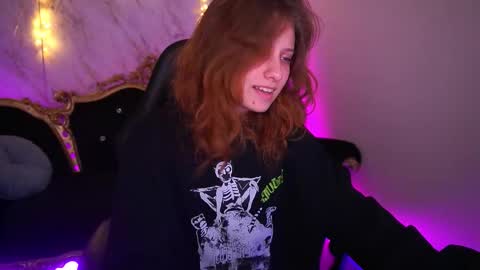 Snapshot of cuteefoxy chatting on January 19, 2:54 pm Foxy online show from January 19, 2:54 pm