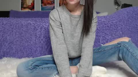 Snapshot of cuteemouse chatting on December 13, 12:06 pm Anna online show from December 13, 12:06 pm