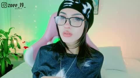 Zoe  online show from May 1, 4:06 am