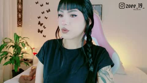 Snapshot of cuteezoe chatting on May 18, 4:29 am Zoe online show from May 18, 4:29 am