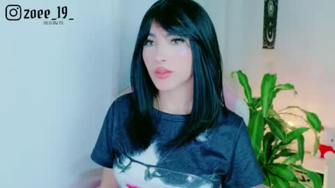 Snapshot of cuteezoe chatting on June 1, 3:41 am Zoe online show from June 1, 3:41 am